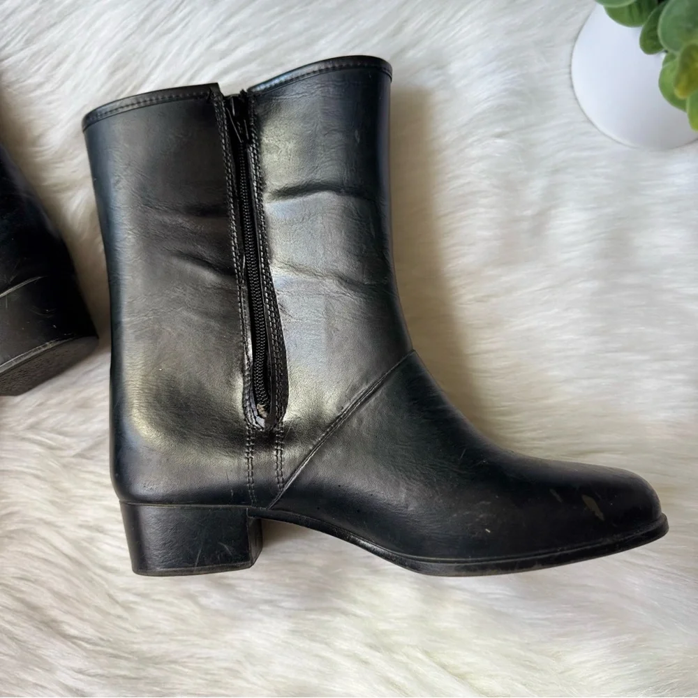 Woodbridge black outdoor
